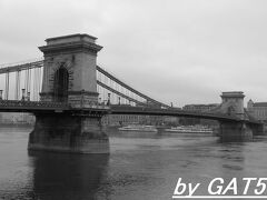 くさり橋、昼間見たら普通の橋にしか見えん。