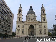 重圧感がある聖イシュトヴァーン大聖堂。