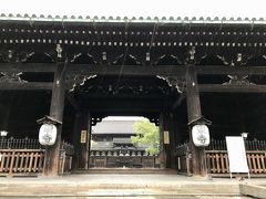 雨なので近鉄京都駅から、ひと駅だけ乗って東寺へ。