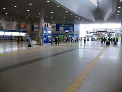 関西空港駅を出た光景
人少～な。