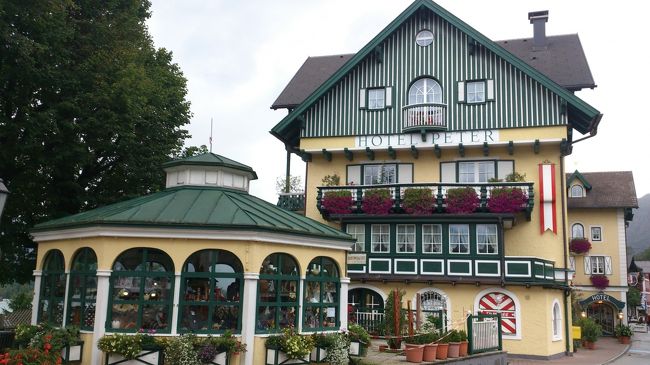 遊覧船乗り場から<br />急坂を登ってホテルペーターに到着。