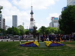 YOSAKOIソーラン祭りは大通公園を中心に多くの会場で開催されています。