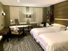 【 Sheraton Grand Sydney Hyde PARK 】

いつものように、Marriott Bonvoyから予約。
今日から２泊し、シドニー最終日は空港近くのホテルに移動予定です。
ハイドパークの西側に建ってますが、便利かどうかは？

