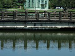 降りた左廻りのバス停水城公園からさきたま古墳公園へのバスは当分有りません(有っても、行田駅へ行き来するので、かなりの遠回り)。其処で同じく左廻りの水城公園前へ行きます。説明判り難いかと思いますが、この旅行記の2枚目に周遊コースの写真が在ります。
朝、古代蓮の里へ向かう時に通過していますが、ハッキリとしたバス停の場所が判りませんでした。でも、交差点で尋ねた方がとても親切で助かりました