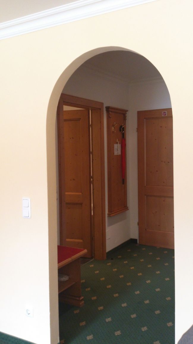 私はエントランスホールと水回りをチェックします。