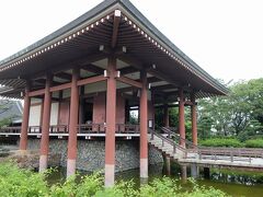 中宮寺(ちゅうぐうじ)本堂　昭和43年落慶

聖徳太子の御母 穴穂部間人(はなほべのはしひと)皇后の中宮(なかのみや)を寺にしたと伝わっています。