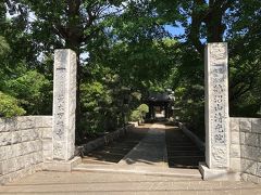 親鸞の弟子である源海が鎌倉時代に建立した、鵠沼最古という由緒あるお寺です。