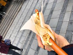 駅前の屋台でホットドッグを頬張ります！！

でかいよ！！

美味しかったなぁ～