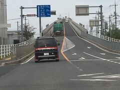 こやってみると・・べた踏みという感じはあまり伝わってこないかな。