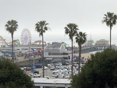 雨がそぼ降る中、水族館周辺は遠くから見えも
観光客があふれかえっています。
あの水族館がある通りも映画の撮影でよく見ますね。