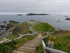 島の北端であるスコトン岬に到着です。向こうには無人島トド島が見えます。