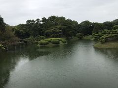 一歩一景と言われる栗林公園

蓬莱島をみながらのんびり歩きます。
