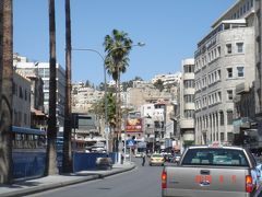次の日の午前中は、とりあえずヨルダン市内を観光です。
キング・ファイサル通り