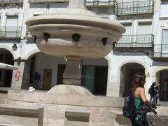 ジラルド広場にある噴水（Fonte da Praca do Giraldo）