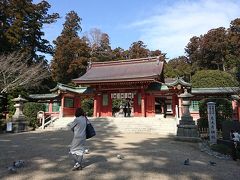 そうこう歩いているうちに、鹽竈神社の境内に到着！

「この神社下りたとこにおさんこ茶屋ってとごがあっから二人でお団子分けて食べでぎな、お茶も飲み放題だっから」
と案内していただき、ここでおばあちゃんとはお別れ。嵐の如く去っていきました。

ありがとうございました、旅の出会いに感謝。