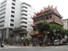 ホテルのすぐ北側にあったお寺・景福宮。