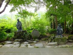 芭蕉とお供の曽良の銅像がありました。
芭蕉は山寺でも句を詠んでいますよね。