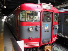 長野駅から、しなの鉄道に乗車。観光列車「ろくもん」には乗れないので普通列車で。明日のスケジュールの都合により、上田通り過ぎて先に小諸に寄ります。

どうでもいい話ですが、写っている乗務員（モザイクしてます）が、ずんの飯尾に激似でした。という事で小諸へ向けてスタコラツー、ツーラコタス。