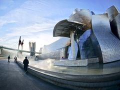 【バスク地方の玄関口：ビルバオの街を歩いてみる】

...多数の来館者を集める美術館の開館によって、美術館の開館は観光客の増加という直接の経済効果のみならず...