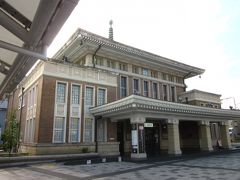 駅前広場に「奈良駅旧駅舎」が在りました、これなんです！、

この駅舎が奈良のシンボルでもあったんですね！、和洋折衷建築の意匠を踏まえた寺院風造りは周辺の景観にも永年溶け込んで来ました。

＊詳細はクチコミでお願いします