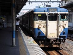 房総へは、上野駅で乗り換え、錦糸町経由で千葉駅へと向かう。
千葉駅からは、9時13分発の館山行に乗る予定だったが、途中で列車が遅れ、9時32分発の内房線の木更津行に乗車した。
途中の袖ヶ浦駅で途中下車し、その後から来た10時11分発の快速君津行で木更津駅へ向かった。