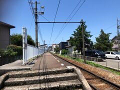 　本線はこれで終了、というか次の新庄田中駅、行ったのですが写真が残っていませんでした。
　今度は上滝線へ向かいます。
　南富山駅までは、以前訪問しているので、南富山駅の次の朝菜町駅です。
　1面1線の簡易な駅です。