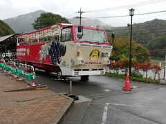 湯西川ダックツアーで使用される水陸両用バスです。