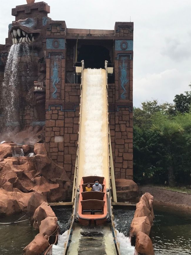 どのアトラクションもがらがらぽん。<br />このアトラクションはやばいくらい濡れる。RM10で人間乾燥器が利用できますが、効果なし。