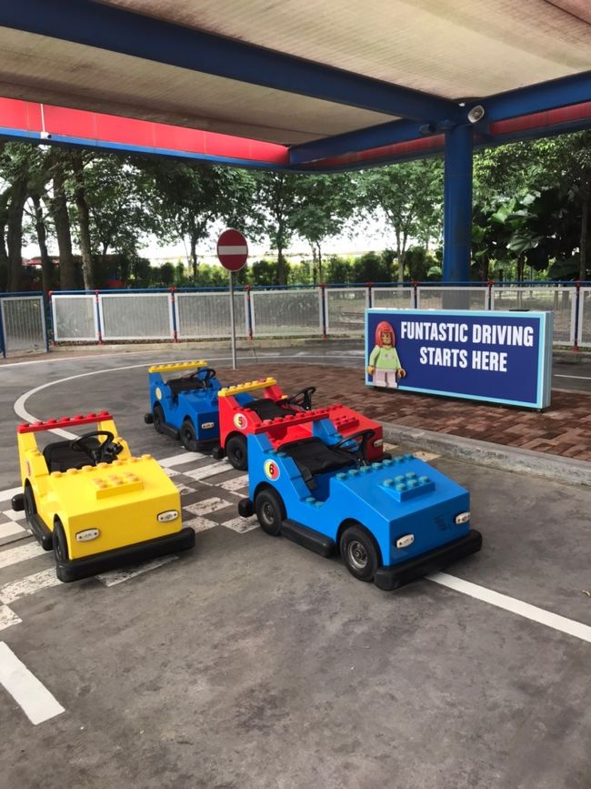 乗車、消毒、乗車....ということで稼働率は低いけど、<br />待つ人がいないから気にならない。<br />パークは夕方5時で終了、早い。