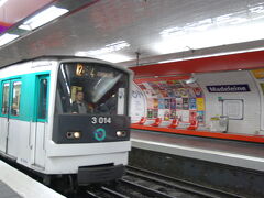 本当はツアーで行きたかったのだけど絶対に晴れの日に行きたくて。
雨女としては日本でツアーの予約をしていく勇気は持てなかった・・・
現地で申し込もうとしたら直近で参加できるツアーはなく、自力で行ってみることに。