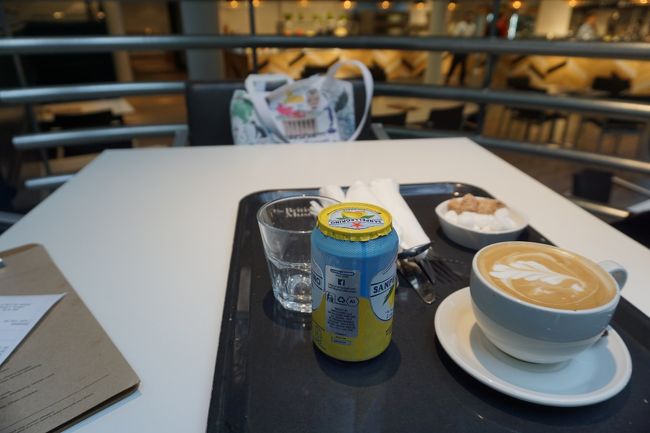 椅子に乗せているバッグは、<br />大英博物館売店でさっそく旦那さんが買ったもの。^^