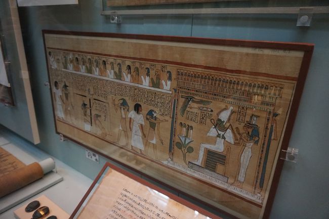 あれ？<br />これも持ってない？！と聞いたら、<br />エジプトに行ったときにレプリカを買ってきたとの事。<br />