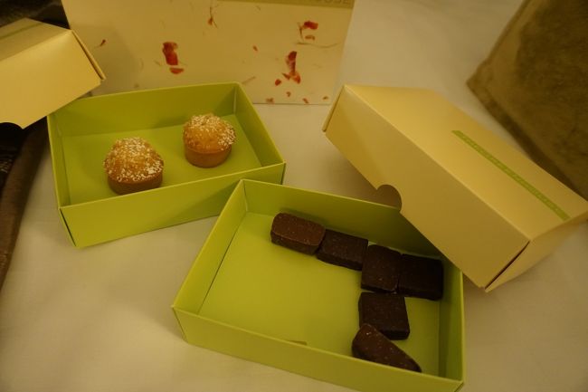 箱をあけて偏ってることに笑ったけど、<br />お土産もとても美味しかったです☆彡<br /><br />千鳥足でホテルまで戻り、^^：<br />早々に就寝。笑