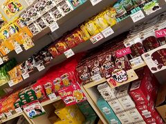 末広町にあります
チロルチョコ専門店　お客私だけでした