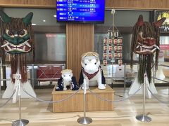定刻通り秋田空港到着
秋田犬の親子もマスクしてました。