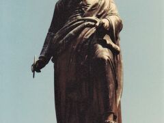 モーツァルト像。１９７４年の最初のザルツブルグ訪問で、モーツァルトの家には既に訪問済だったので、この時の滞在中は、行かなかった。