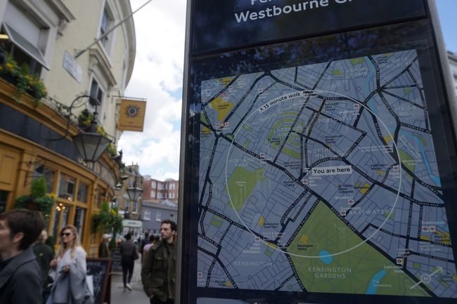 地図の You are hereから北北西に伸びている<br />PORTOBELLO ROADへ。