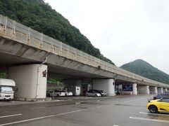 北陸自動車道の高架下
ロードノイズがかなり響く

「ここは車中泊不向きだろうなー」と思ったら
いつもお世話になってる「車中泊まとめwiki」に同じことが書いてあった
https://syachuhaku.fxtec.info/

