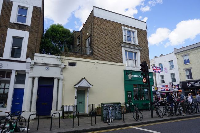 何度観ても、笑ってしまうとこです。<br />嬉しそうに記者たちに写真を撮られる友人に。笑！