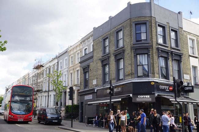 オレンジジュースを、<br />どばーっとかけてしまったカフェ！