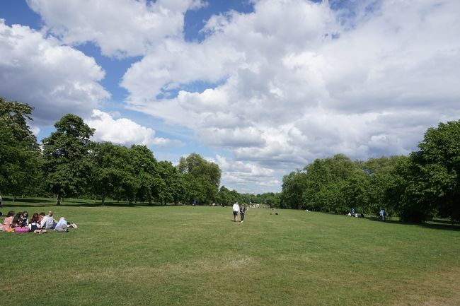 再び、ケンジントンガーデンズ、<br />ハイドパークを抜け、