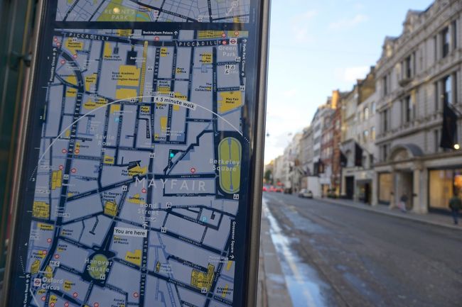 NEW BOND STREETを南へ。