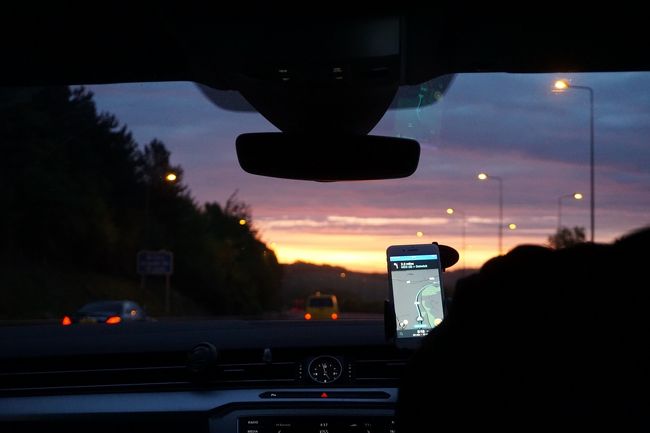 朝方チェックアウト。<br /><br />すごく朝が早かったのでUberタクシーで。<br />ガトウィック空港（Gatwick Airport）まで。<br /><br />