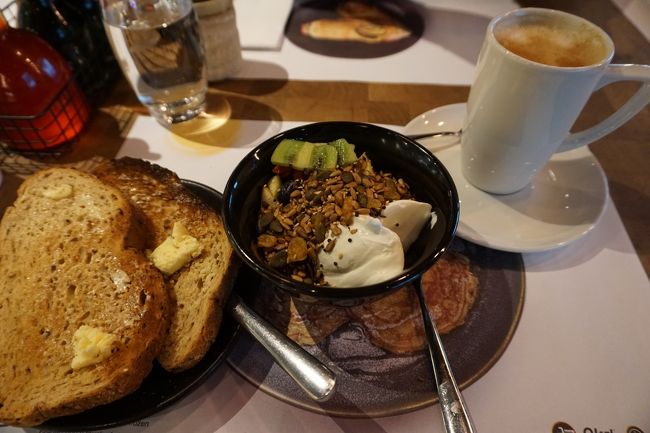 朝ごはんをたべて、<br />クレタ島へ移動です！