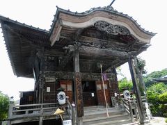 本日のコースでは19番の龍石寺に向かうことになっていますが
先に18番の神門寺に来ました。
今回は、私を秩父好きにした張本人の息子も一緒です。
もう以前ほど『あの花』に興味があるわけではありませんが
無理矢理？連れてきました。
息子は神門寺に来たことがないというのでこちらに寄ることにしたのです。
