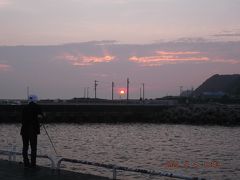 沈む夕日。