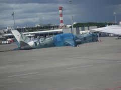 那覇空港到着。2007年8月20日、那覇空港に到着後、爆発した中華航空(チャイナエアライン)の旅客機。