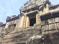 この階段はなかなか怖かったです。
