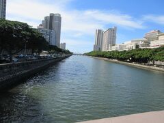 　運河の水は綺麗でした。地図で見ると２本の川が流れ込んでいます。流れが分かるような波は立っていませんでした。