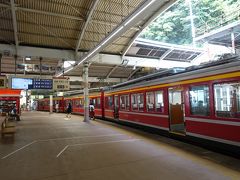 箱根湯本駅で、７月に再開したばかりの箱根登山鉄道に乗り換えです。